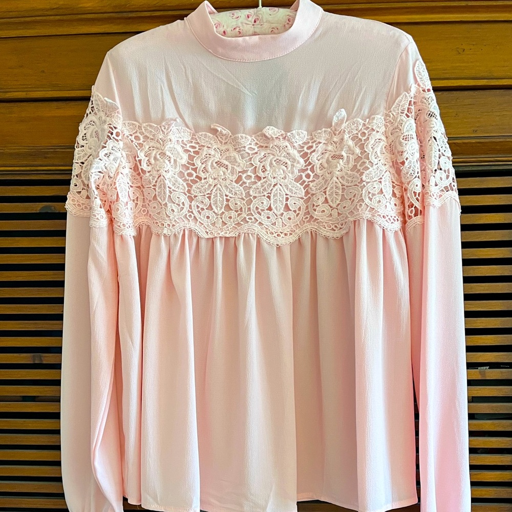 EXPRESS LIGHT PINK CHIFFON LACE BABY DOLL TOP SIZE MEDIUM